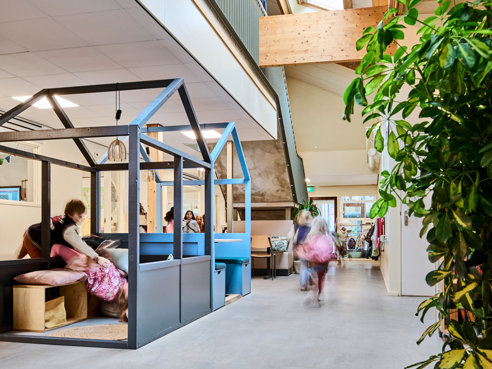 Child-friendly common areas in primary schools with norament 926 castello rubber floor-covering