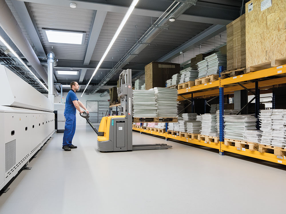 Die Seitec Electronik GmbH wählte elektrostatisch ableitfähige Kautschuk-Bodenbeläge für ihre neue Produktionshalle